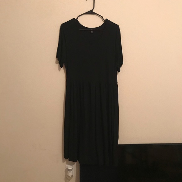 Dresses & Skirts - 😍 3/$13 Short Sleeve Midi Dress